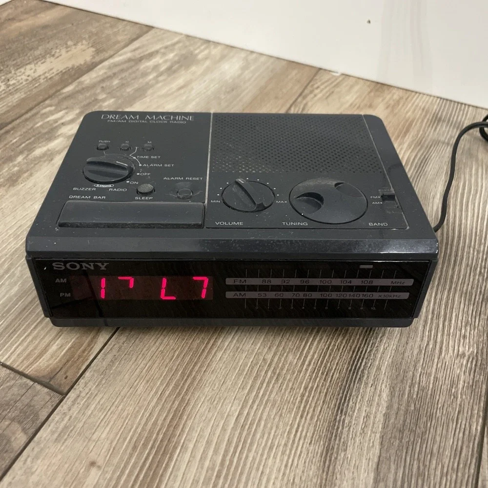 Vintage Sony Dream Machine‎ FM/AM Digital Clock Radio